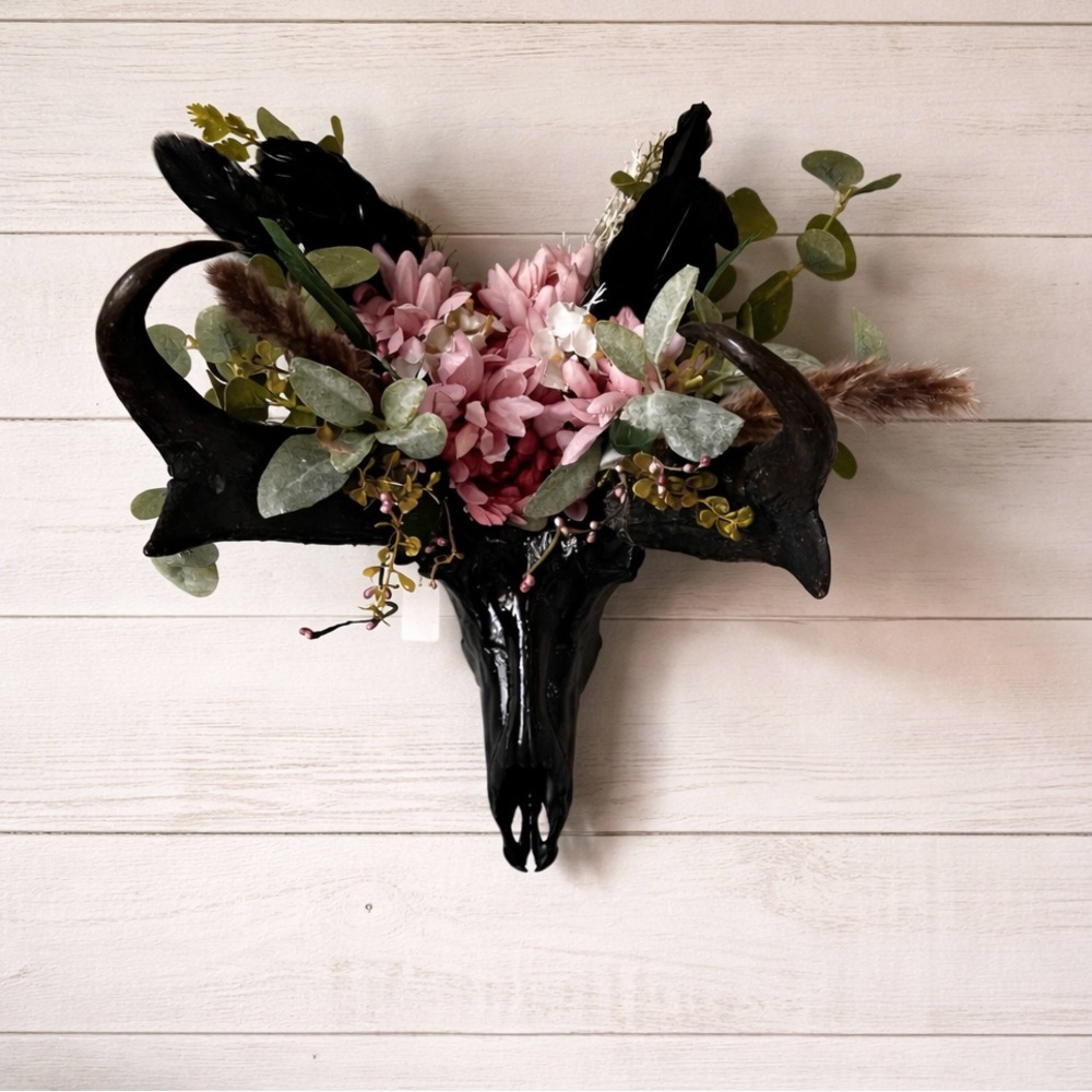Black Floral Skull Wall Decor Coquette Gothic Western authentic skull 
Beautiful
